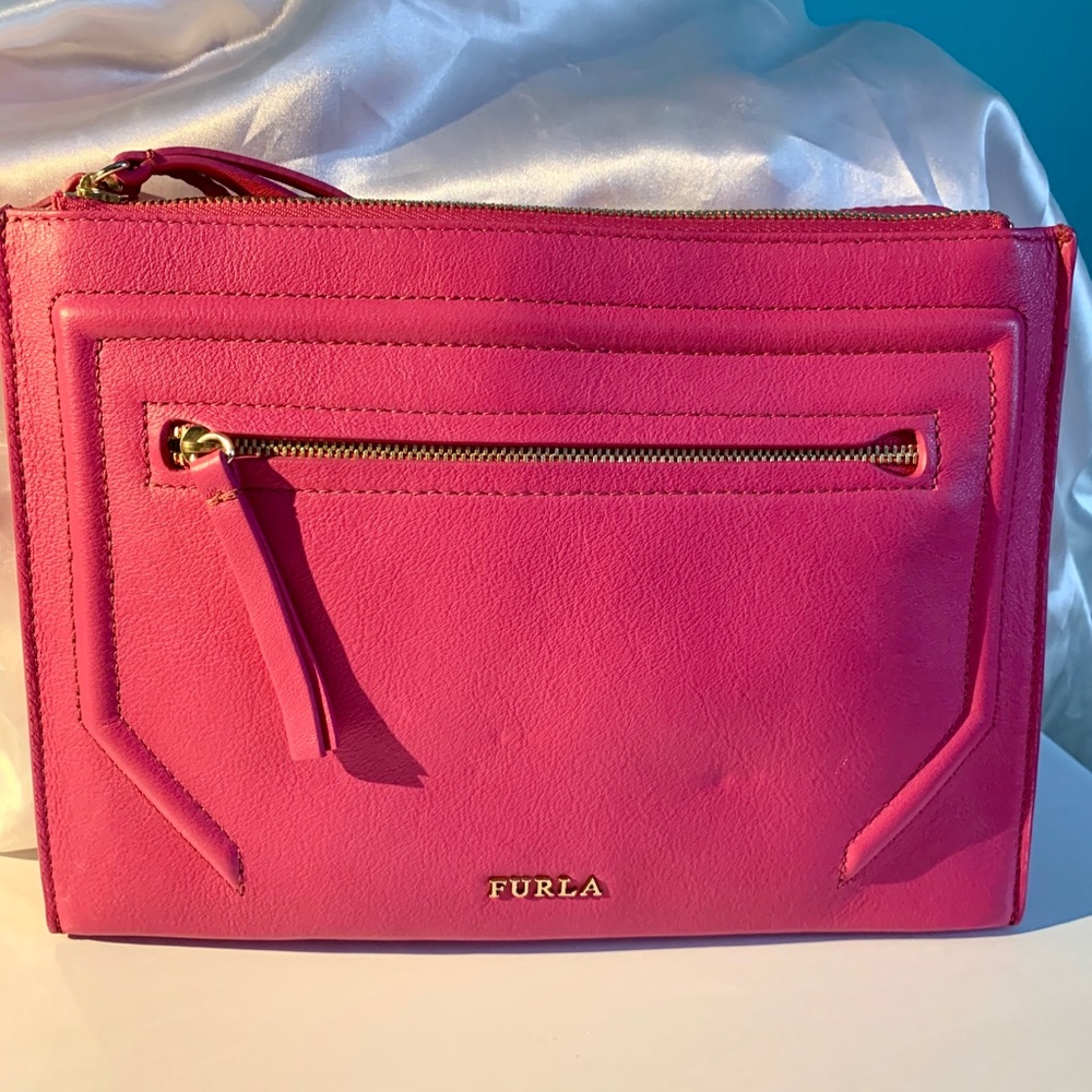 Tri pocket, cross body